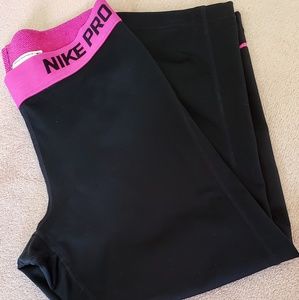 Nike Pro Athletic Crop Leggings (Mid-Rise)